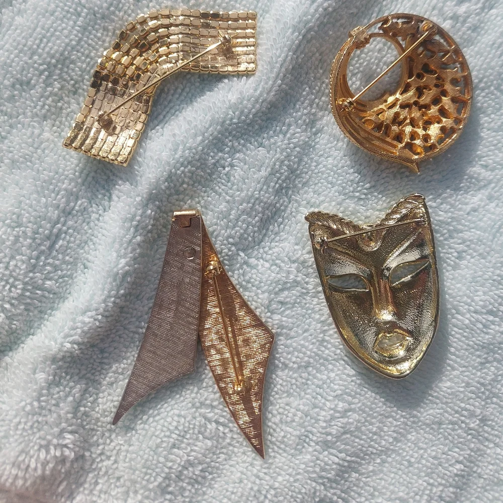 Set Of Vintage Pins Brooches Gold Tone Rhinestones - Picture 2 of 11